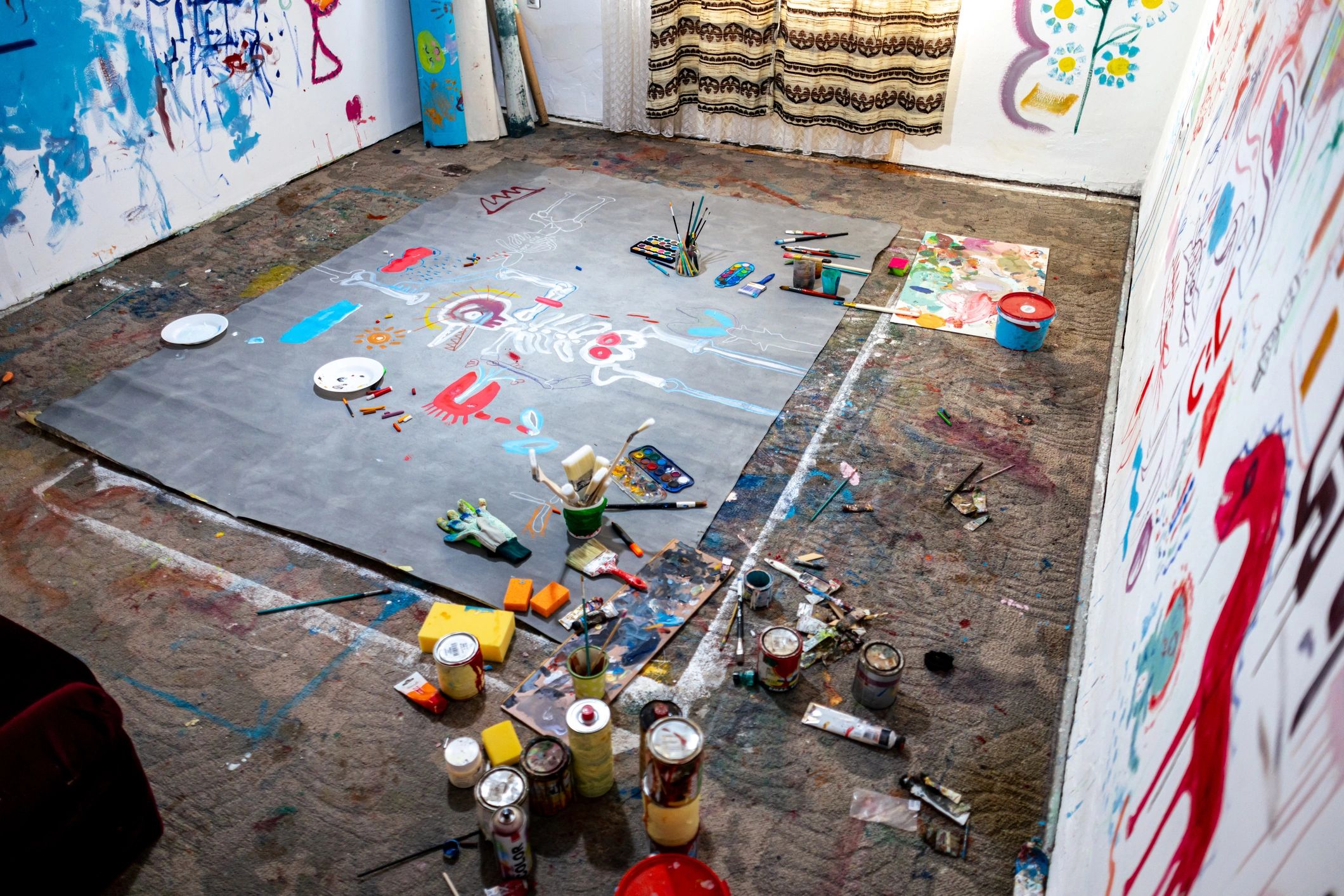 Creative studio scene representing client collaboration